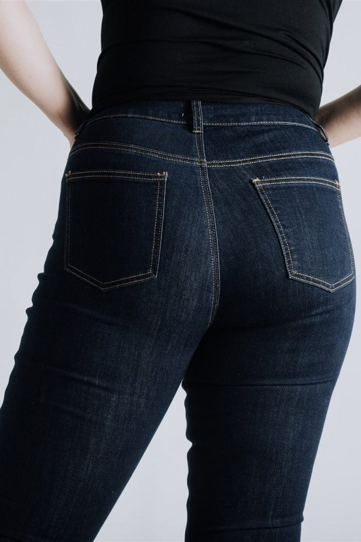 Joy Curves Jeans image 3